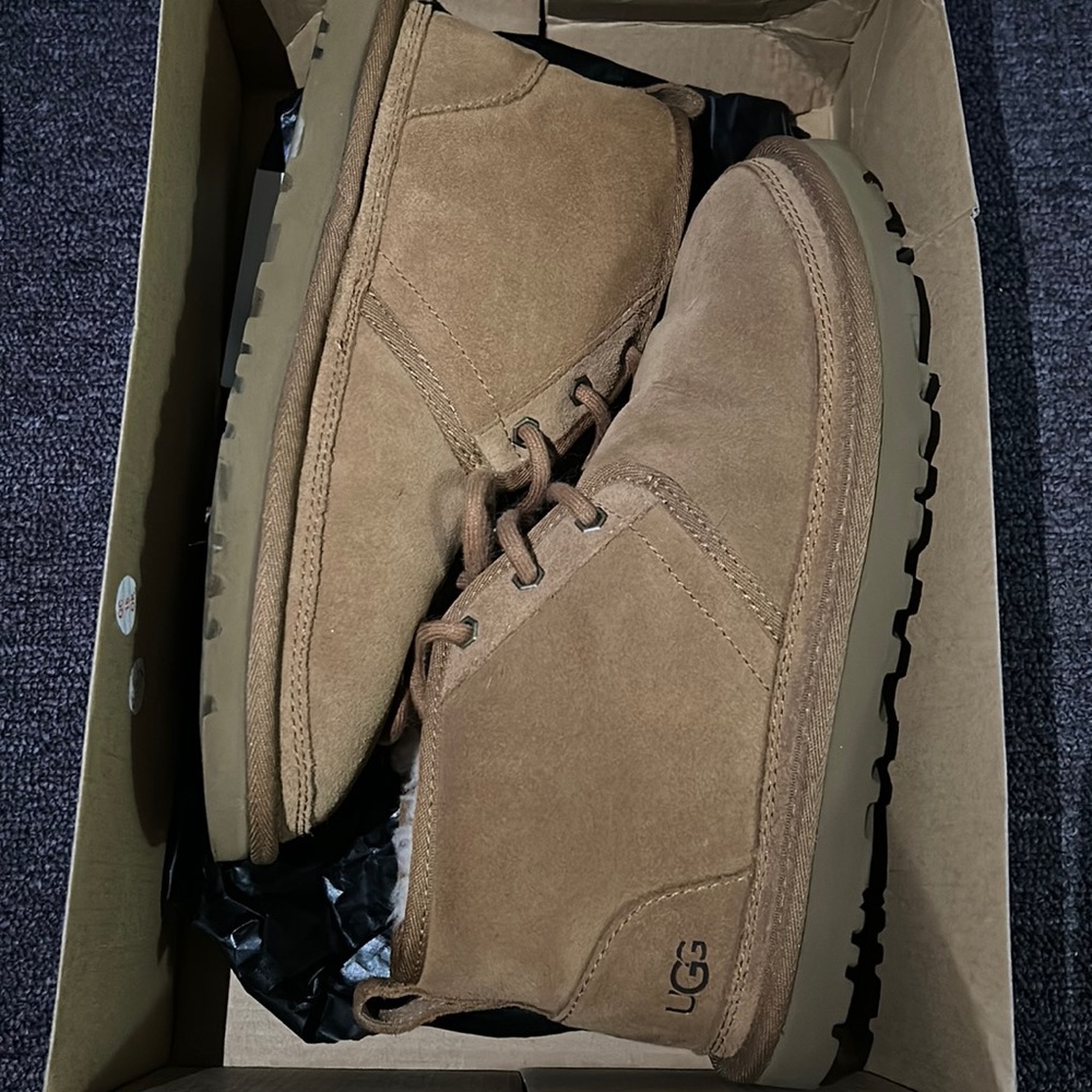 Neumel Uggs - Chestnut - Size 7 W